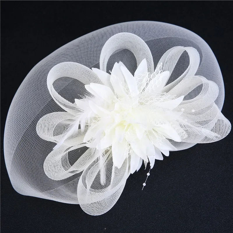 Feather & Mesh Fascinator Hairpin – Elegant Hair Accessory for Weddings, Parties & Special Events